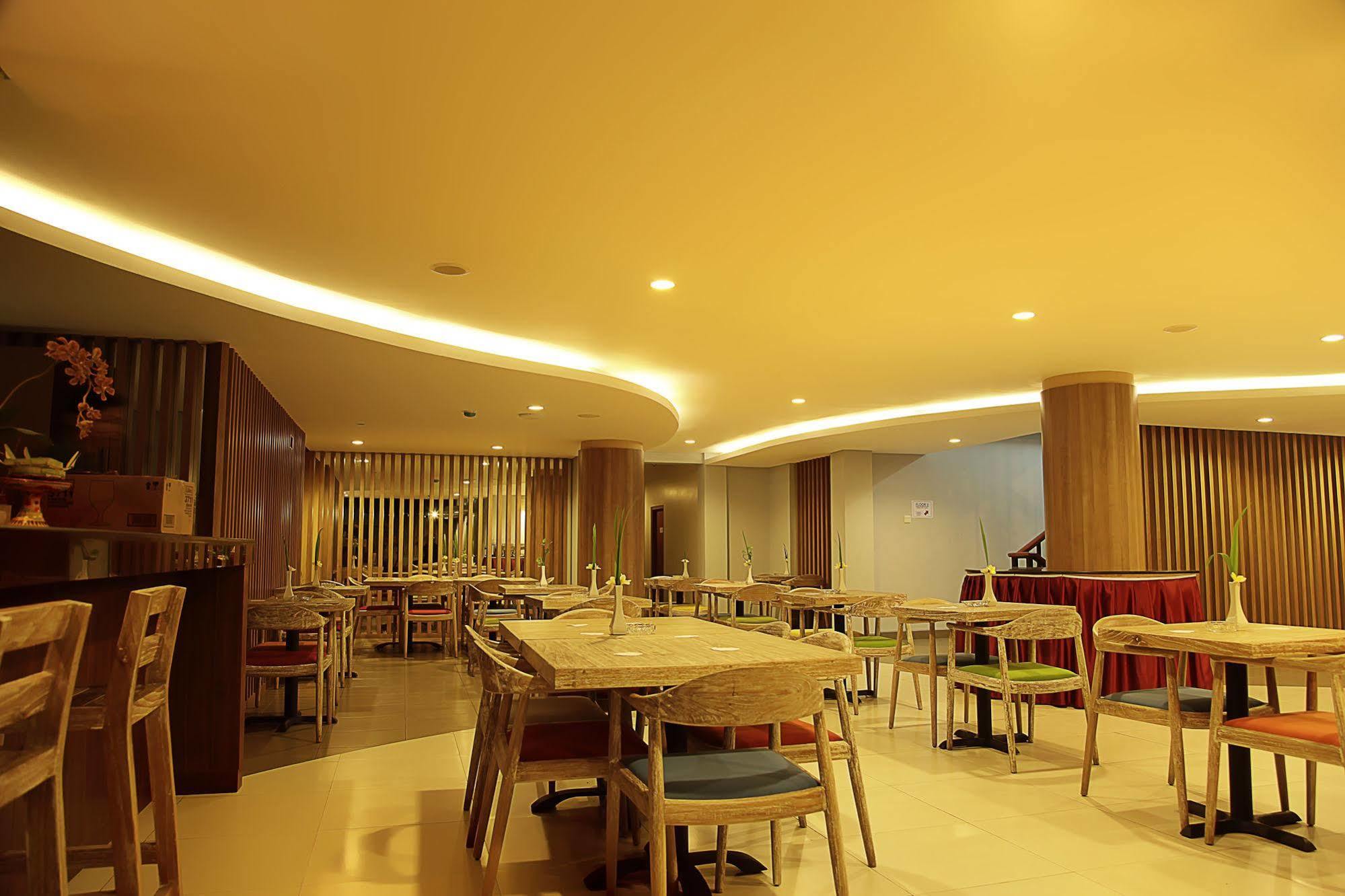 Santosa City Hotel Denpasar Exterior foto